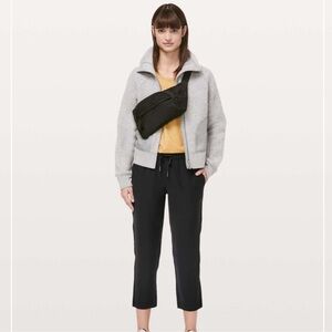 Lululemon On The Fly Crop *Woven 23" Black size 8